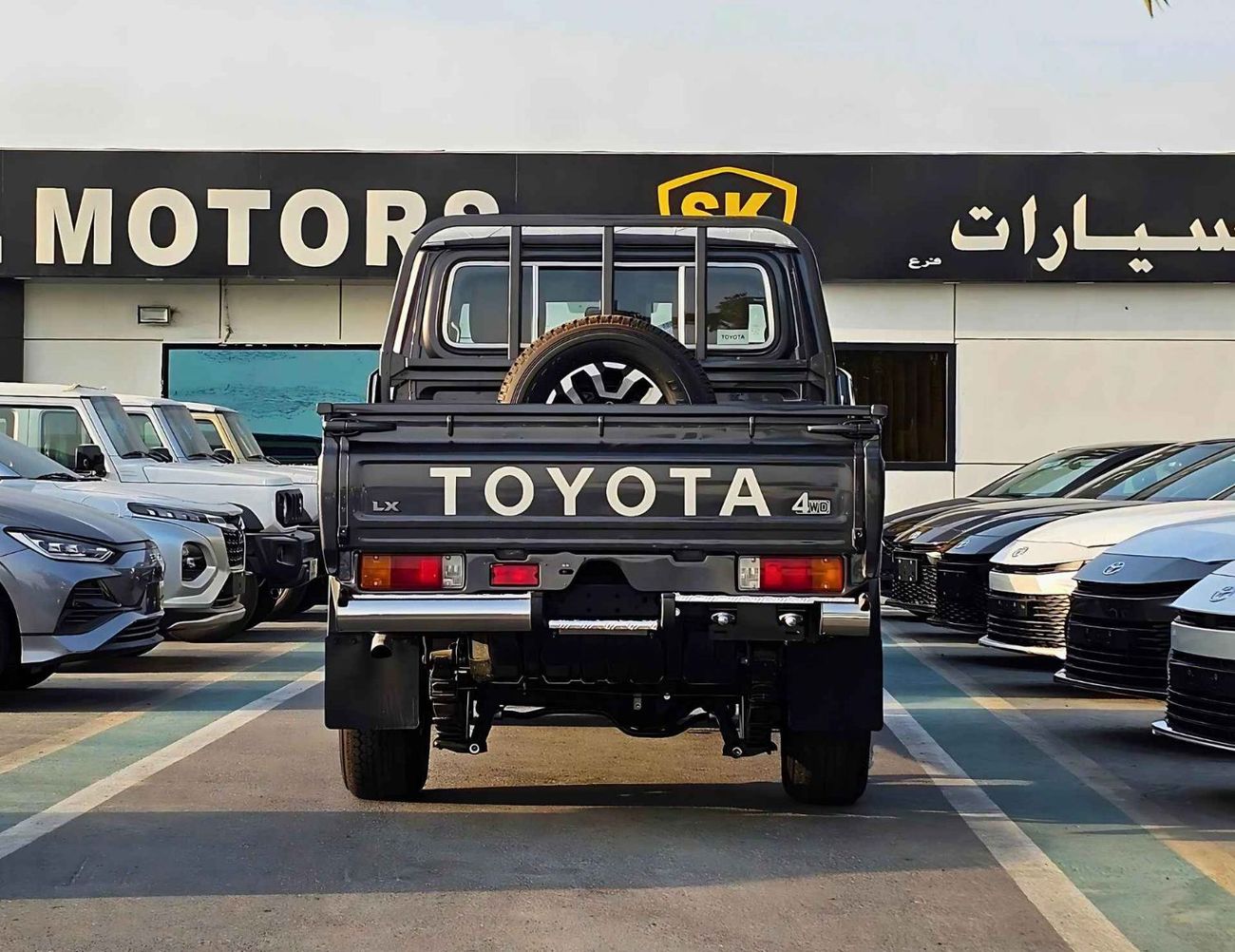 Toyota Land Cruiser Pick Up LX-Z1 LC79 / DOUBLE CABIN AUTOMATIC / 2.8L DIESEL V4 4WD / LETAHER WITH REAR CAMERA / (CODE # LX-Z1)