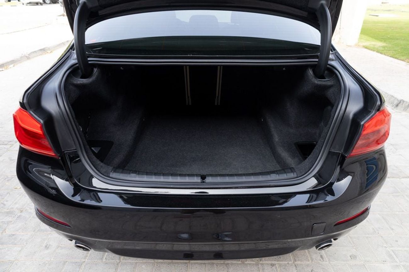 بي أم دبليو 520i Std 2.0L