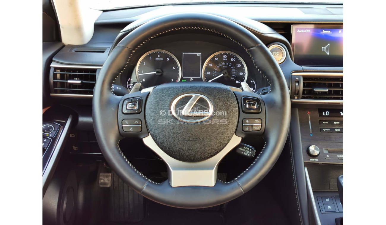 لكزس IS 300 3.5L, Can be registered in UAE, Clean condition (LOT # 6496)