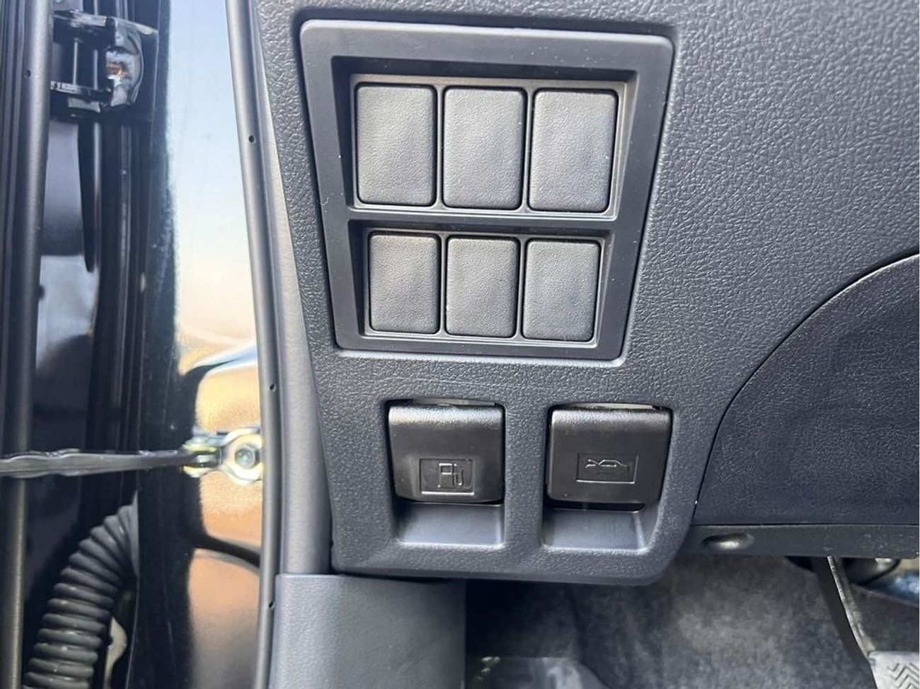 Toyota Hilux TOYOTA HILUX 2.7 4x4 DC PETROL AUTOMATIC FOR NIGERIA