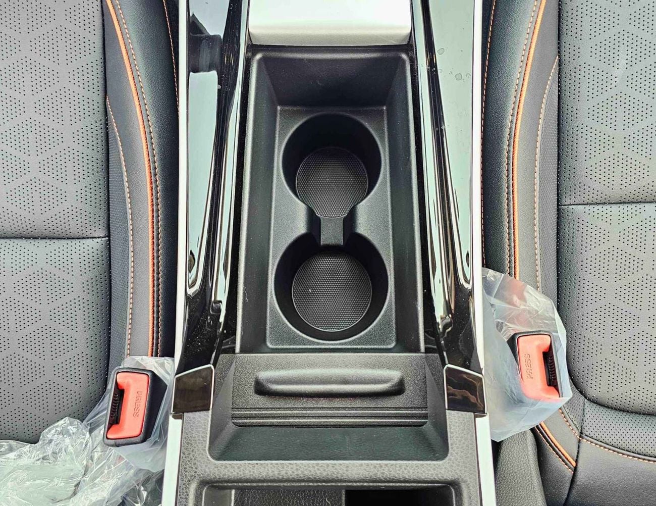 Kia Seltos CVT LUXURY/ DUAL TONE WITH BLACK ROOF / PANORAMIC ROOF/ 1.5L V4 PETROL CHINES SPECS (CODE#KSLL)