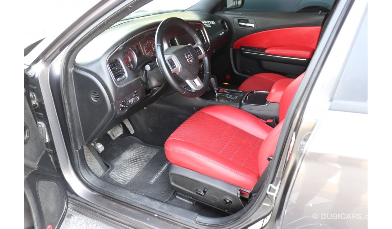 دودج تشارجر R/T Hemi V8 - 5.7L 2014/ SRT Body Kit SRT8/ Leather Seats/ Good Condition