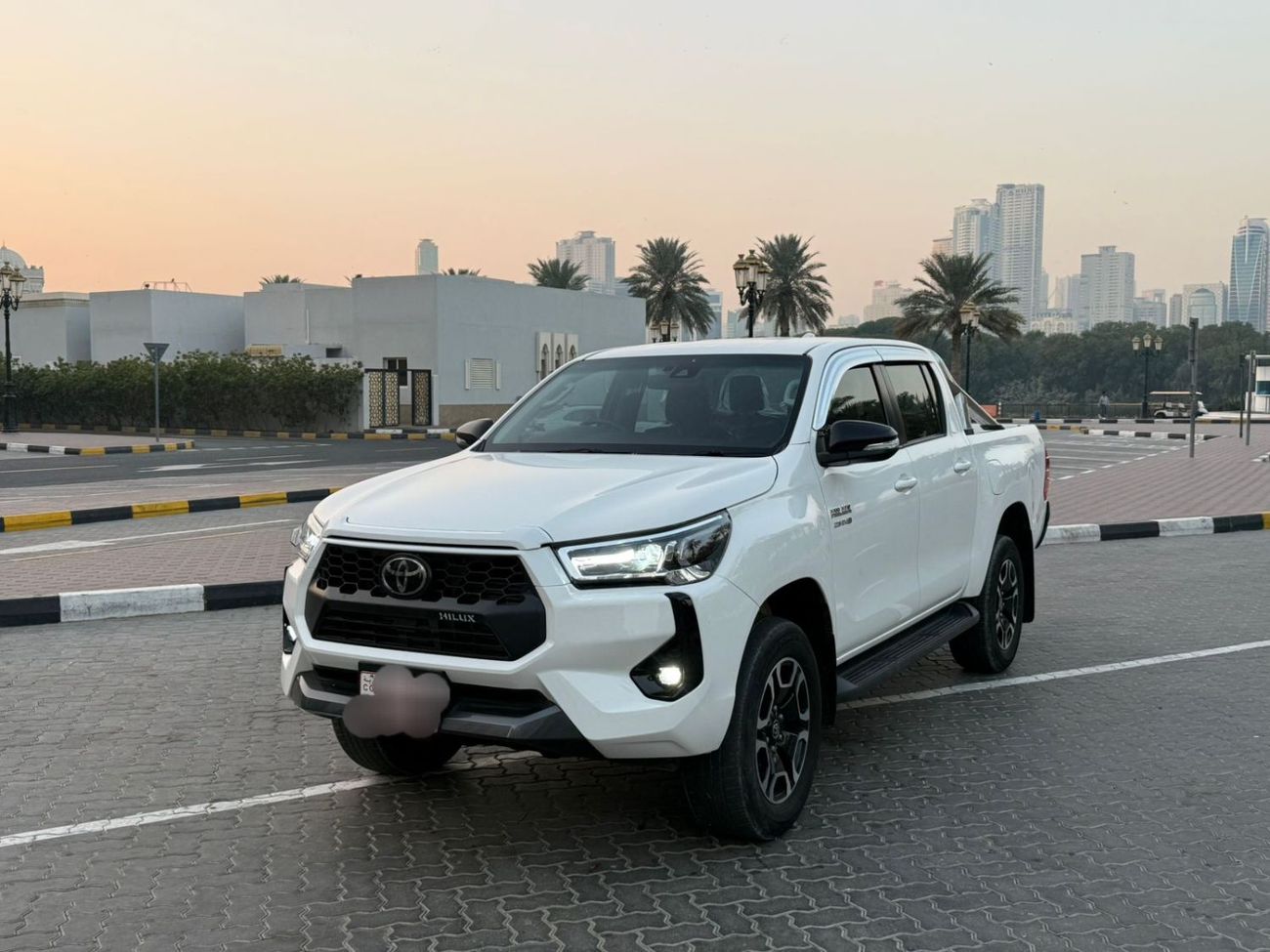 Toyota Hilux Toyota Hilux 2024 Model Engine 2.8 Diesel colour white Transmission Automatic Interior.Black 4x4 4DO