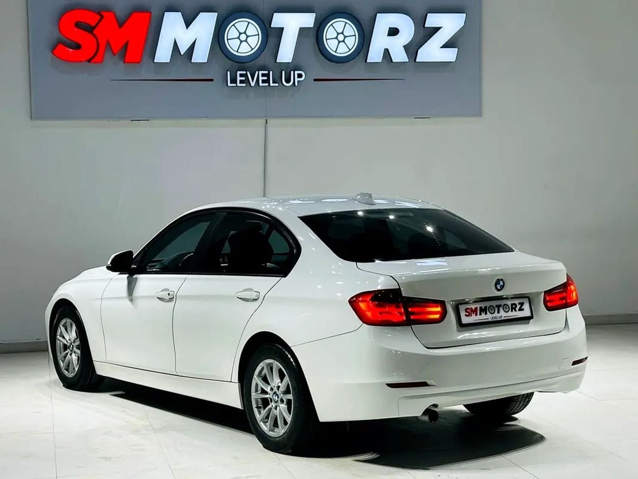 بي أم دبليو 316i Exclusive 1.6L