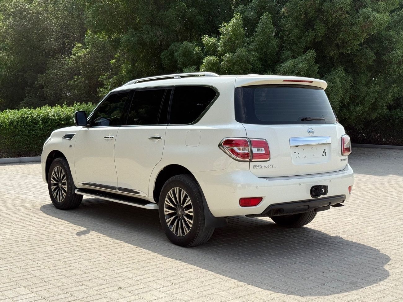 Nissan Patrol LE Platinum 5.6L نيسان باترول ٢٠١٥ بلاتينيوم ٥ كاميرات