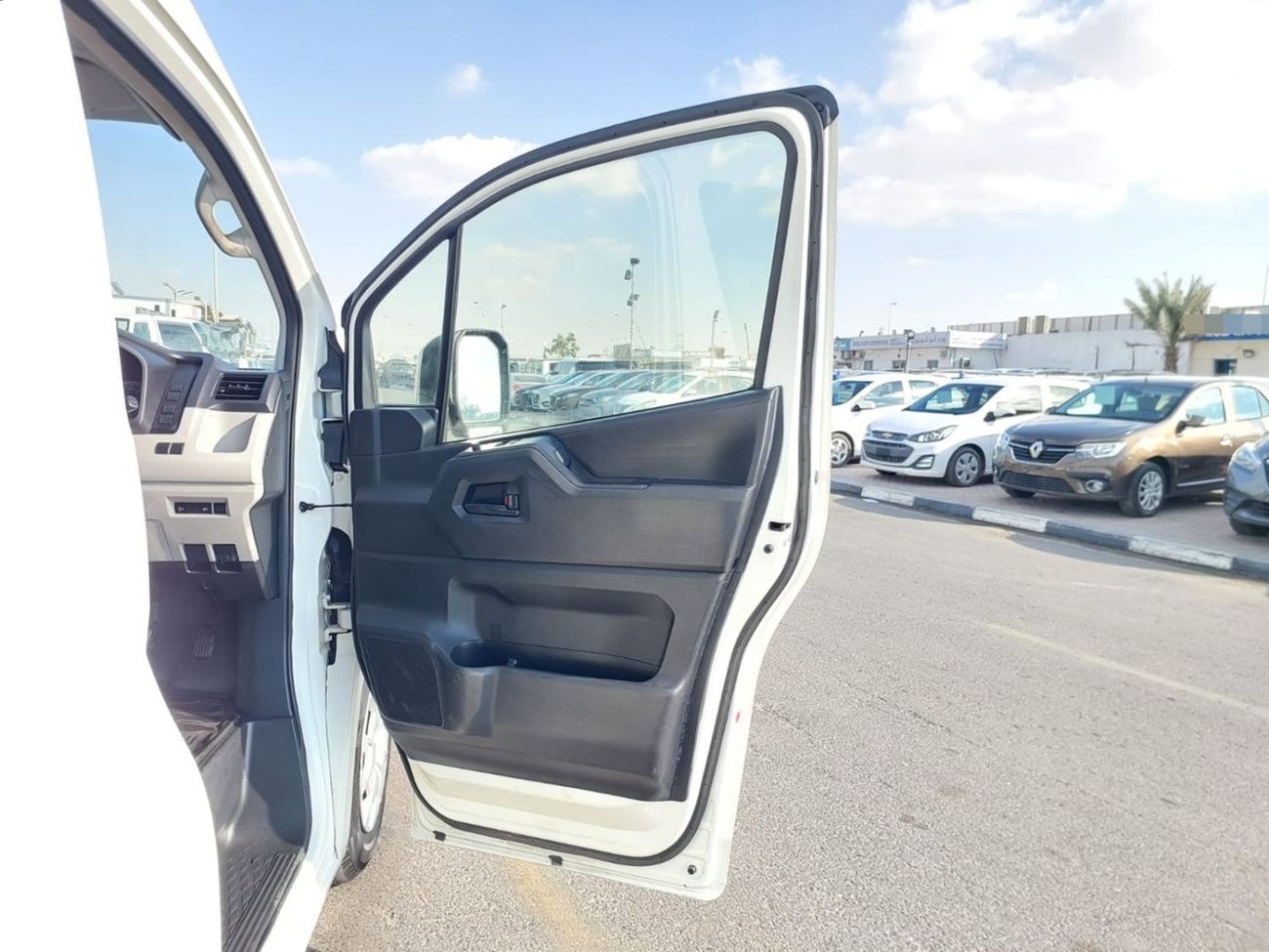 Toyota Hiace TOYOTA HIACE COMMUTER VAN RHD 2020 MODEL 2.8 L DIESEL AUTOMATIC(PM14152)