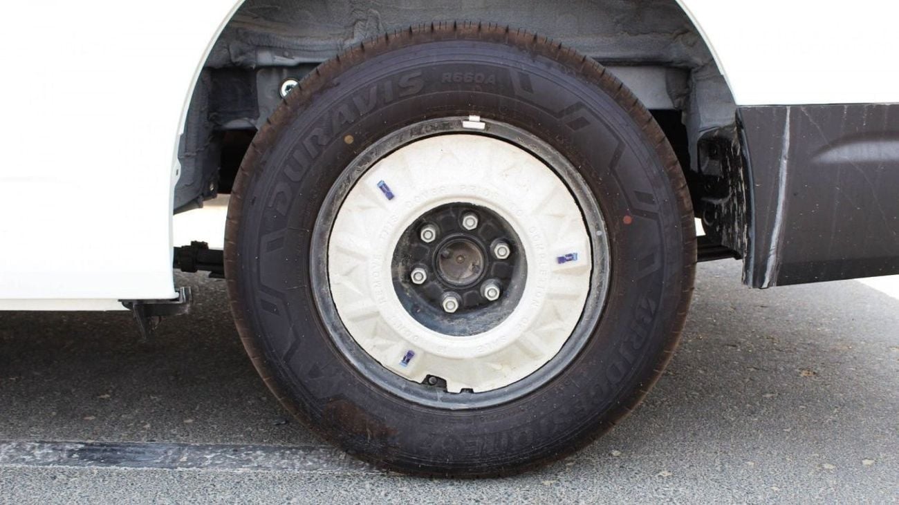 Toyota Hiace DLS - STD ROOF TOYOTA HIACE 2.8L COMMUTER MT 2023 HR