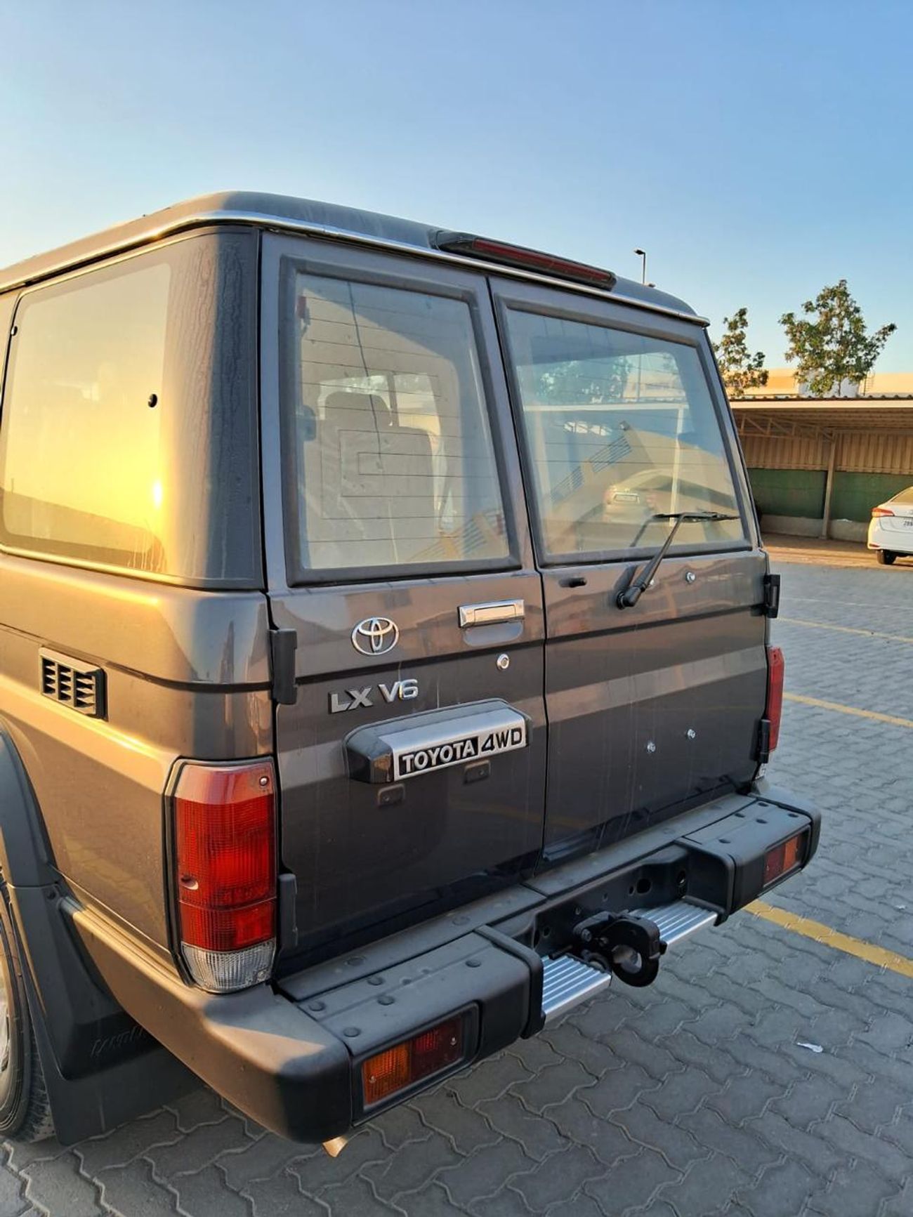 تويوتا لاند كروزر 70 LC76 HARDTOP 4.0L PETROL 5 DOORS M/T FULL OPTION 2025 MODEL