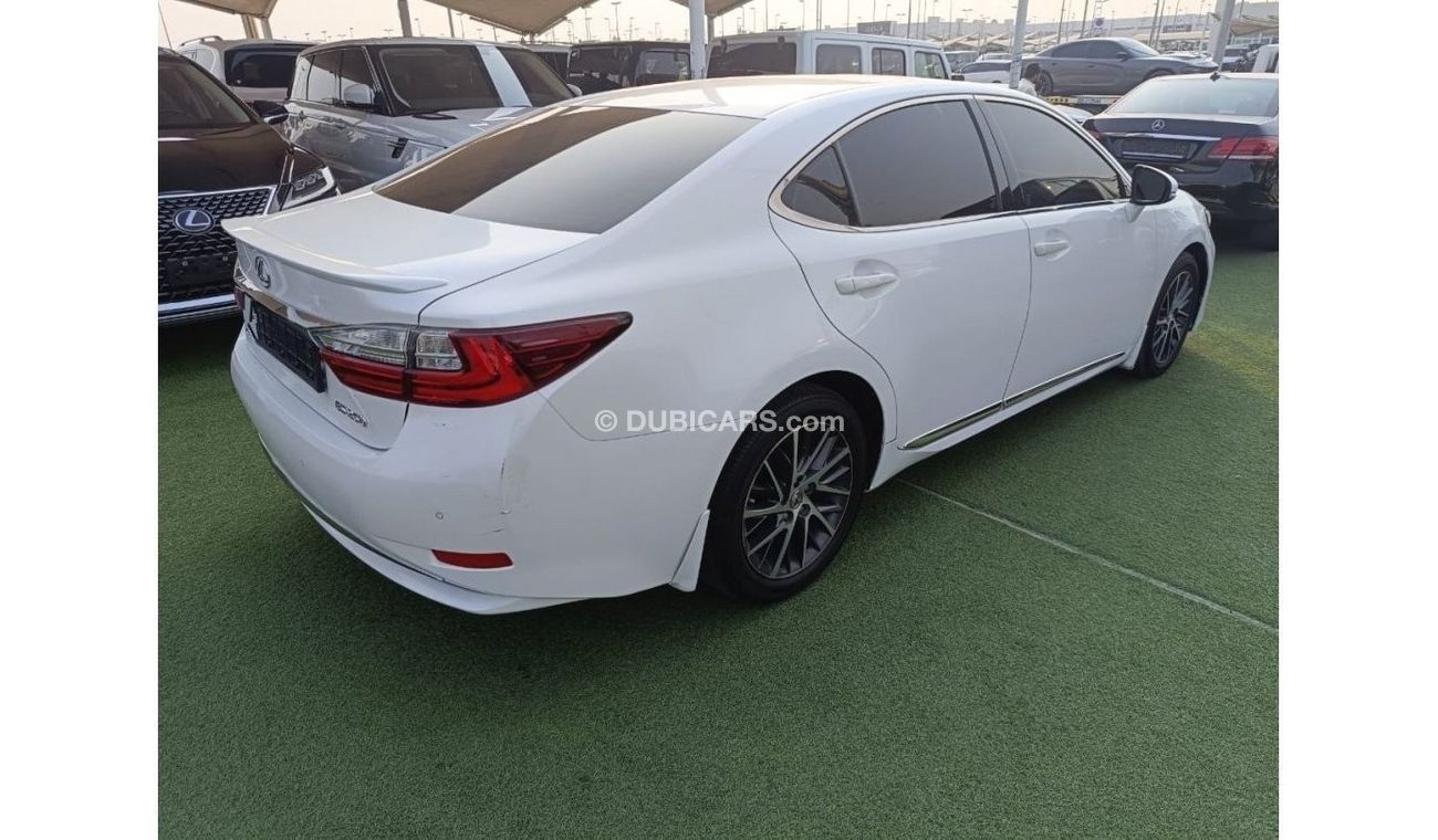 Lexus ES 300 The car is very good, in perfect condition, looks clean from the inside and outside without any acci