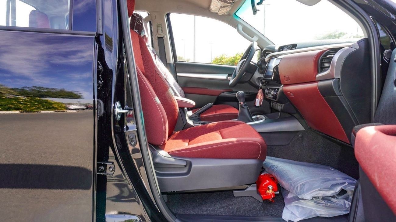 تويوتا هيلوكس SR5 GCC ECTAGR004 – 2026 Toyota Hilux Double Cab SR5 - 2.7L Petrol Manual 4wd – Black w Red