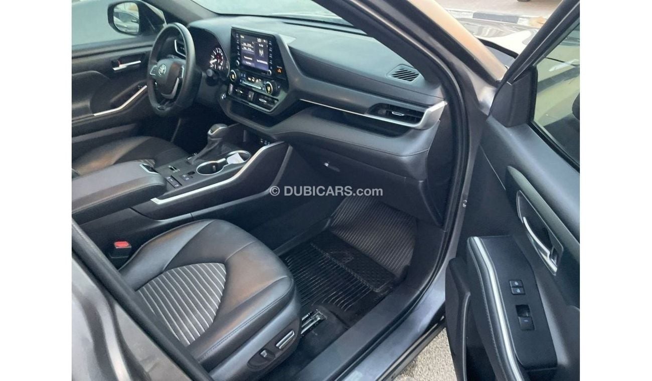 Toyota Highlander *Offer*2022 Toyota Highlander XSE 3.5L V6 - - UAE PASS