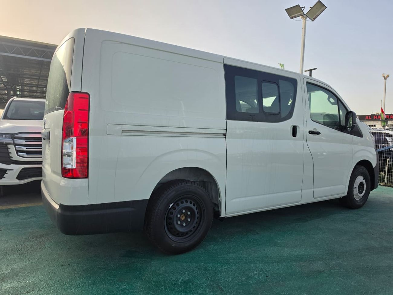 تويوتا هاياس Toyota Hiace GRH300 3.5L Van 2026 – سقف عادي | دفع خلفي | بنزين | فان تجاري