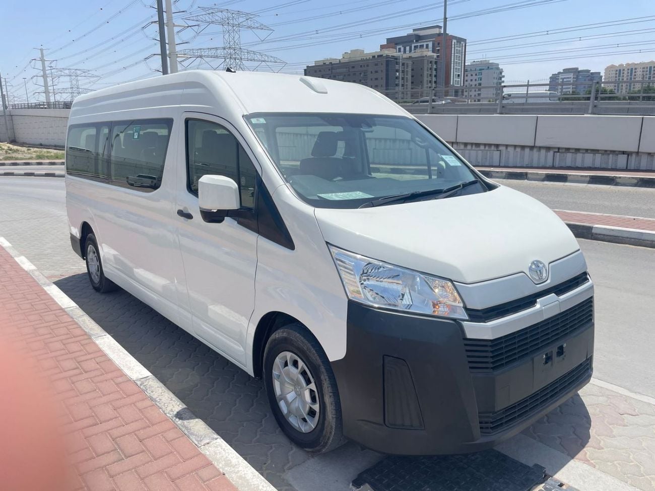 Toyota Hiace DLS HIGH ROOF TOYOTA HIACE COMMUTER ,DIESEL ENGINE 2800 CC ,10 SEATER ,RIGHT HAND DRIVE