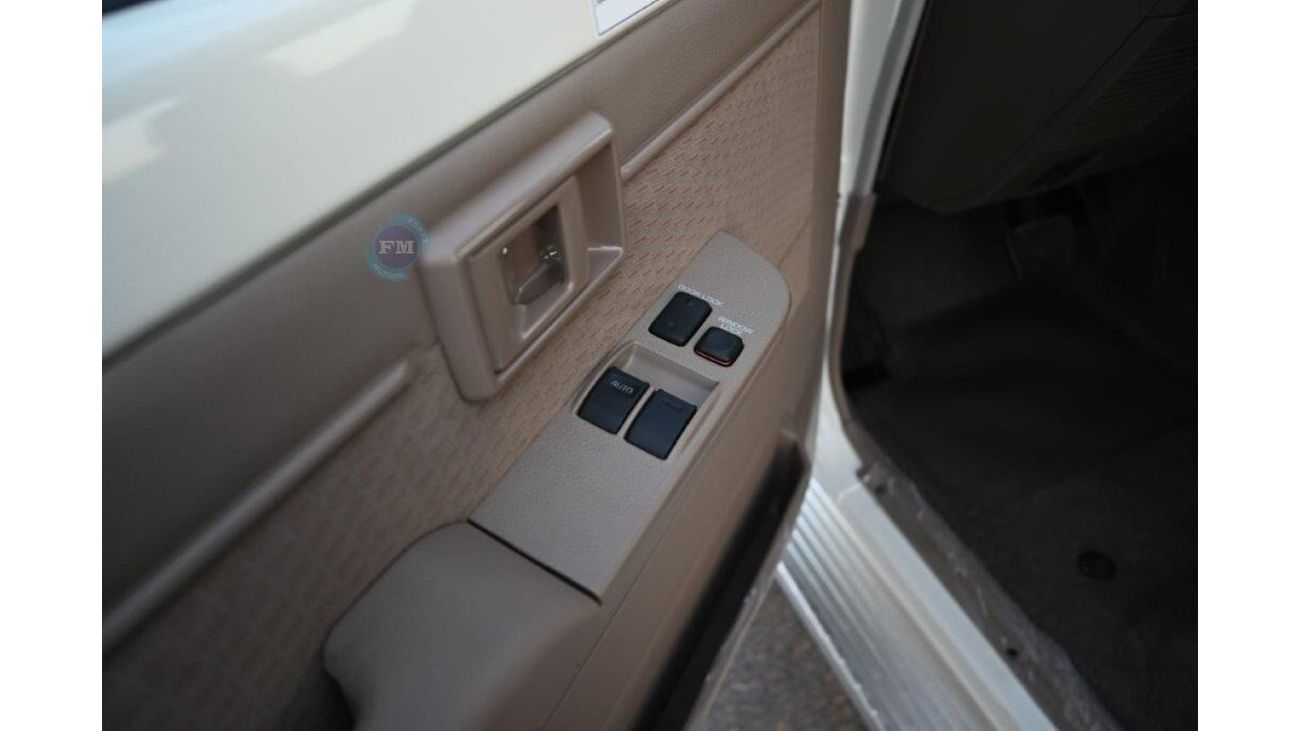 Toyota Land Cruiser 70 DLX