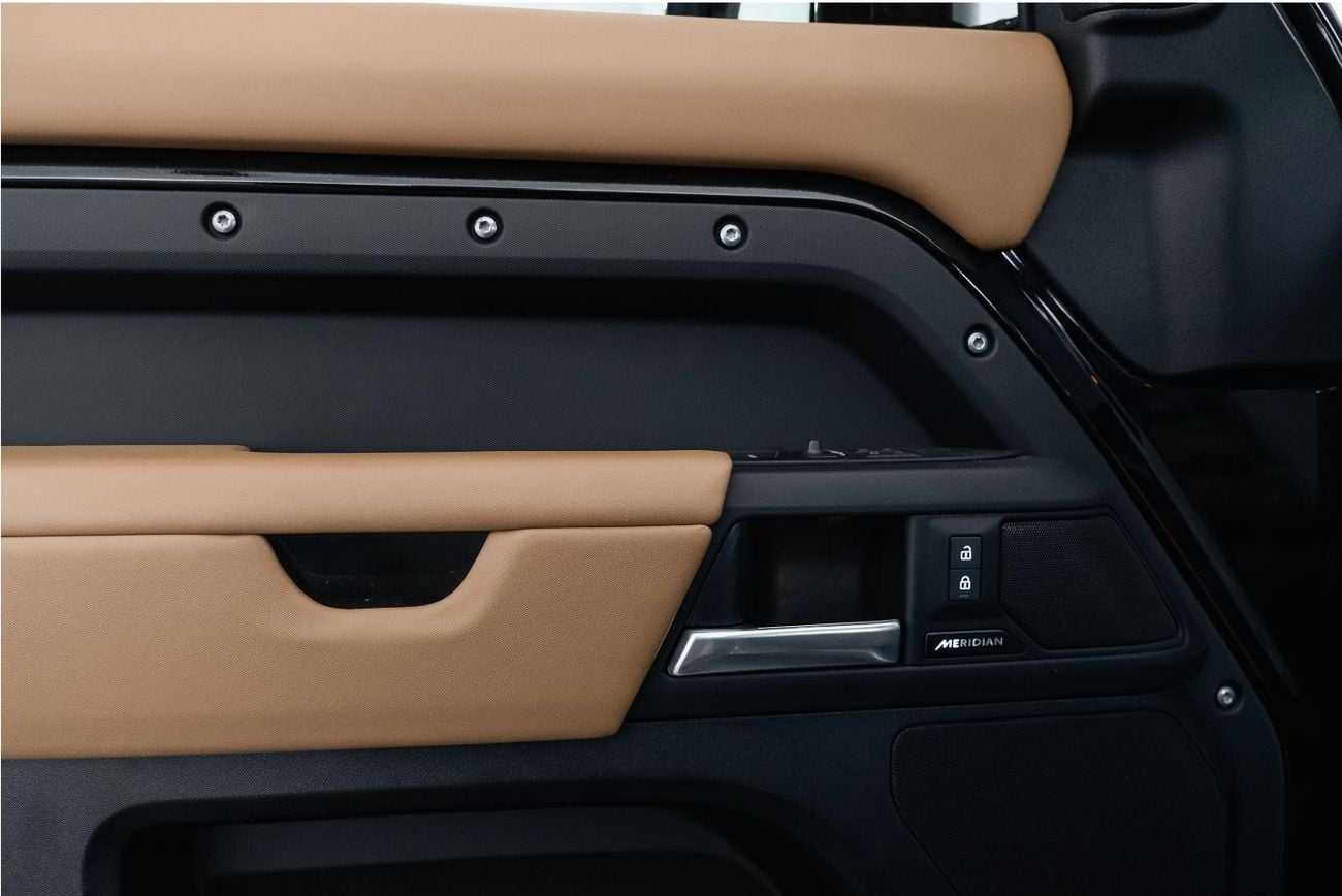 Land Rover Defender 110 X-DYNAMIC SE P300