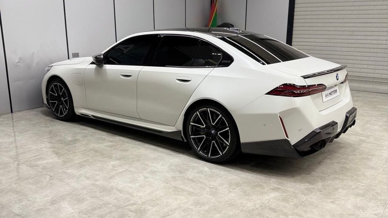 BMW M5 G90 - GCC Specs with dealer warranty and service