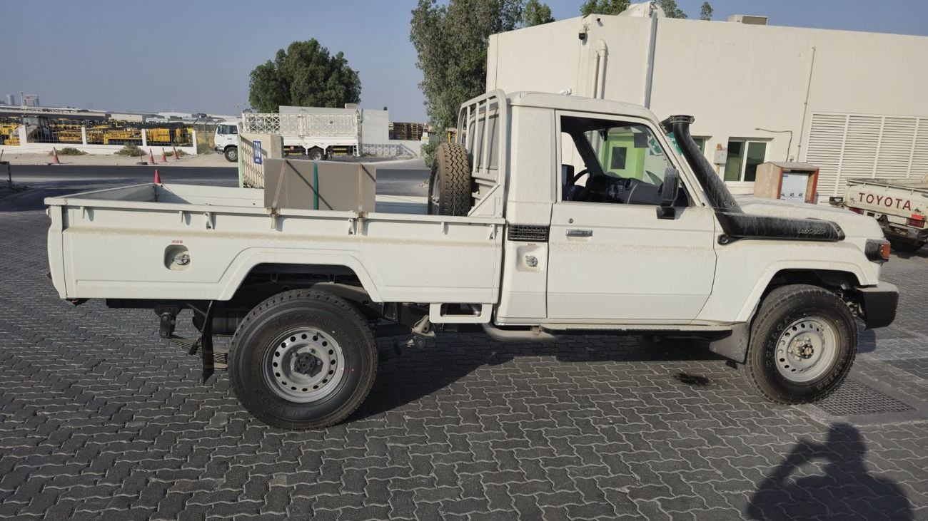تويوتا لاند كروزر LC79 4.2L Pickup Single cab 5- MT 4X4