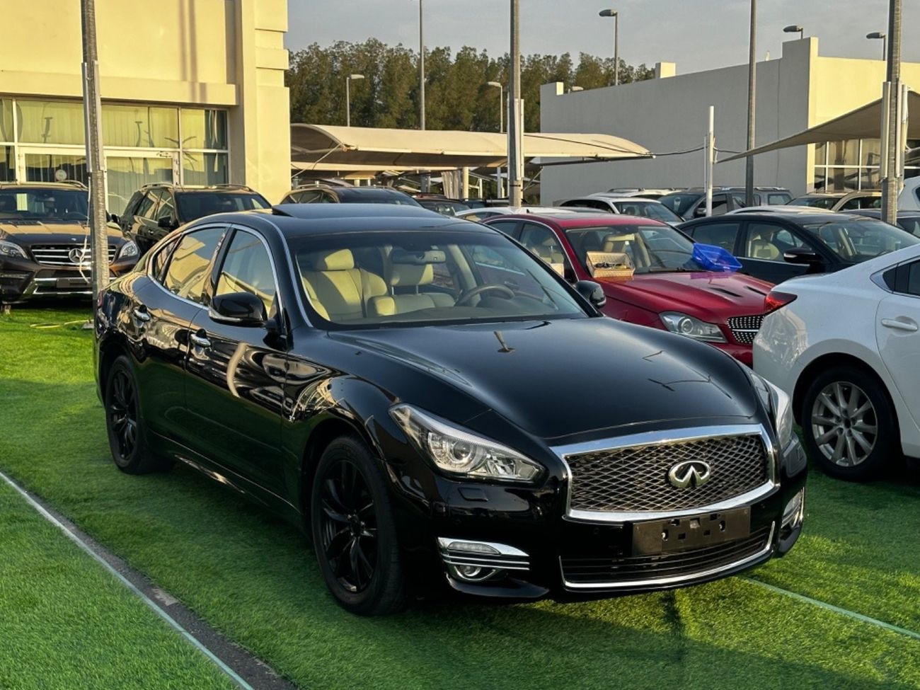 Infiniti Q70 Sports MODEL 2016 GCC CAR PERFECT CONDITION INSIDE AND OUTSIDE FULL OPTION SUN ROOF LEATHER SEATS