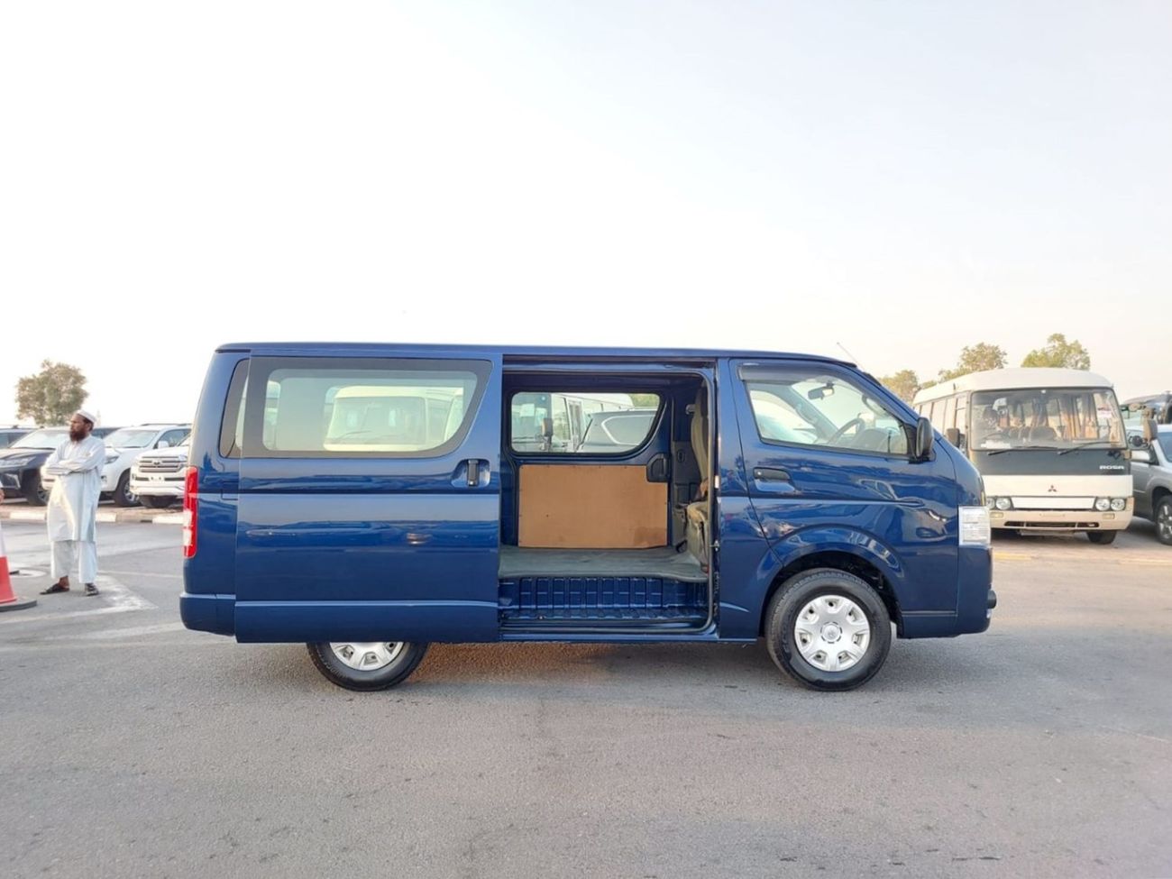 Toyota Hiace TOYOTA HIACE VAN RHD 2019 MODEL 2.8 L DIESEL AUTOMATIC(PM07814)