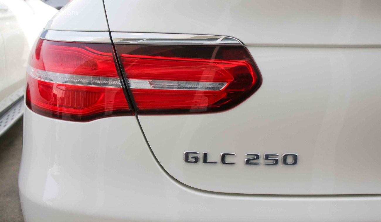 مرسيدس بنز GLC 250 مرسيدس GLC 250 موديل 2019 زيروو كم اصفاررر