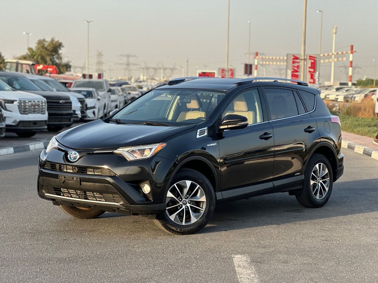 Toyota RAV4 Hybrid XLE Sunroof, push start full option