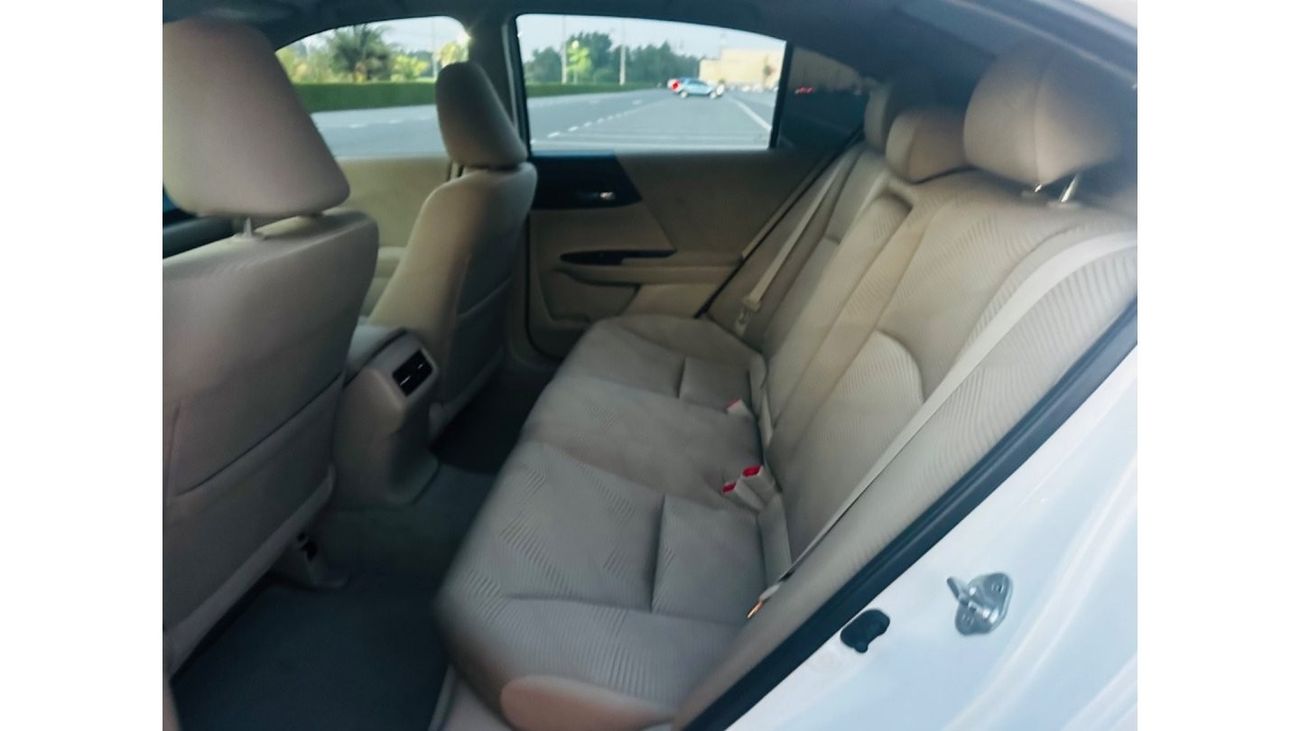 هوندا أكورد LX موديل 2016 خليجي فل مواصفات فتحه حاله ممتازه من الدآخل والخارج مالك واحد من الوكاله بدون اي مشاكل