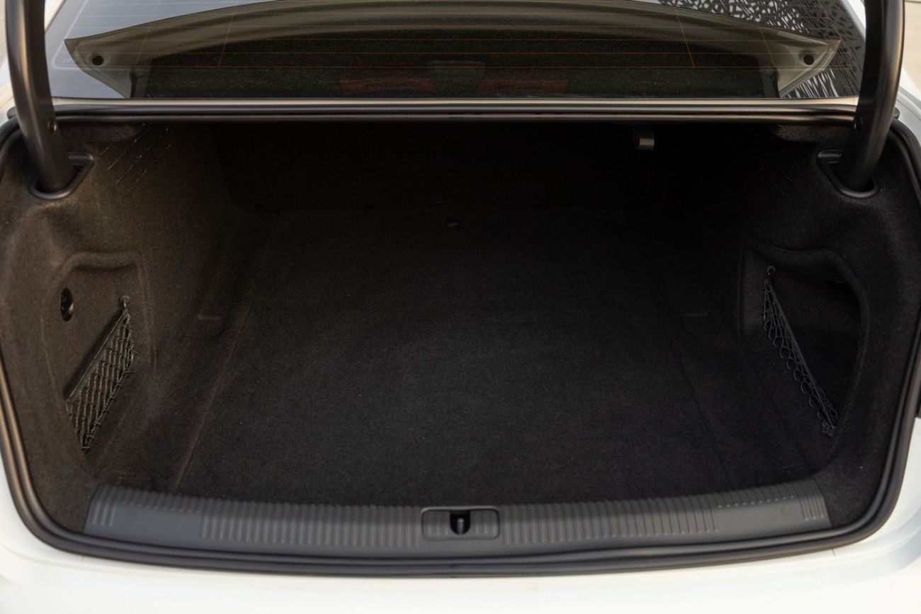 أودي A4 35 TFSI S-LINE Audi A4 2023 مواصفات خليجية مقابل 1,343.00 AED شهريًا