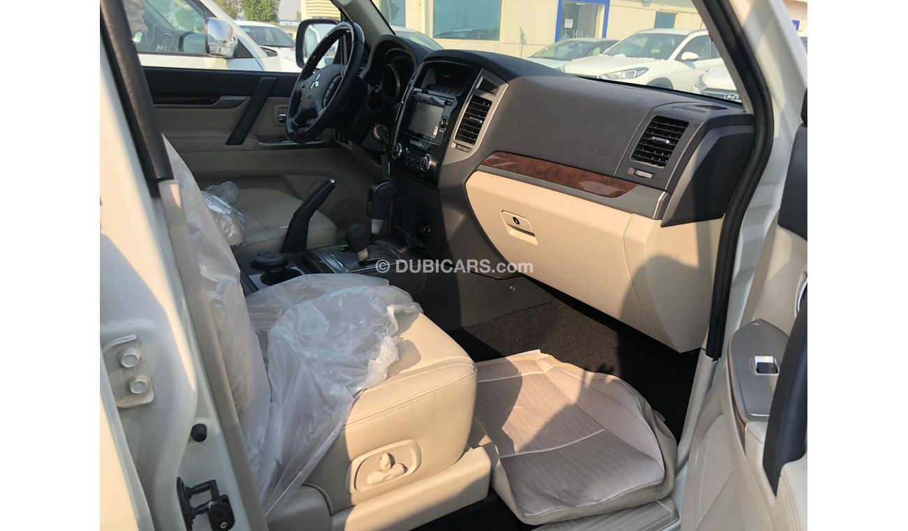 Mitsubishi Pajero GLS 3.0L, Alloy Rims 17'', 2-Power Seats, DVD+Camera, Back Sensors, Sunroof, CODE-MPGLS18