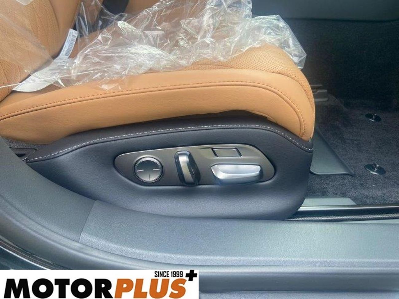 Lexus LS500 HYBRID EXCLUSIVE AWD with "Ottoman Seat”