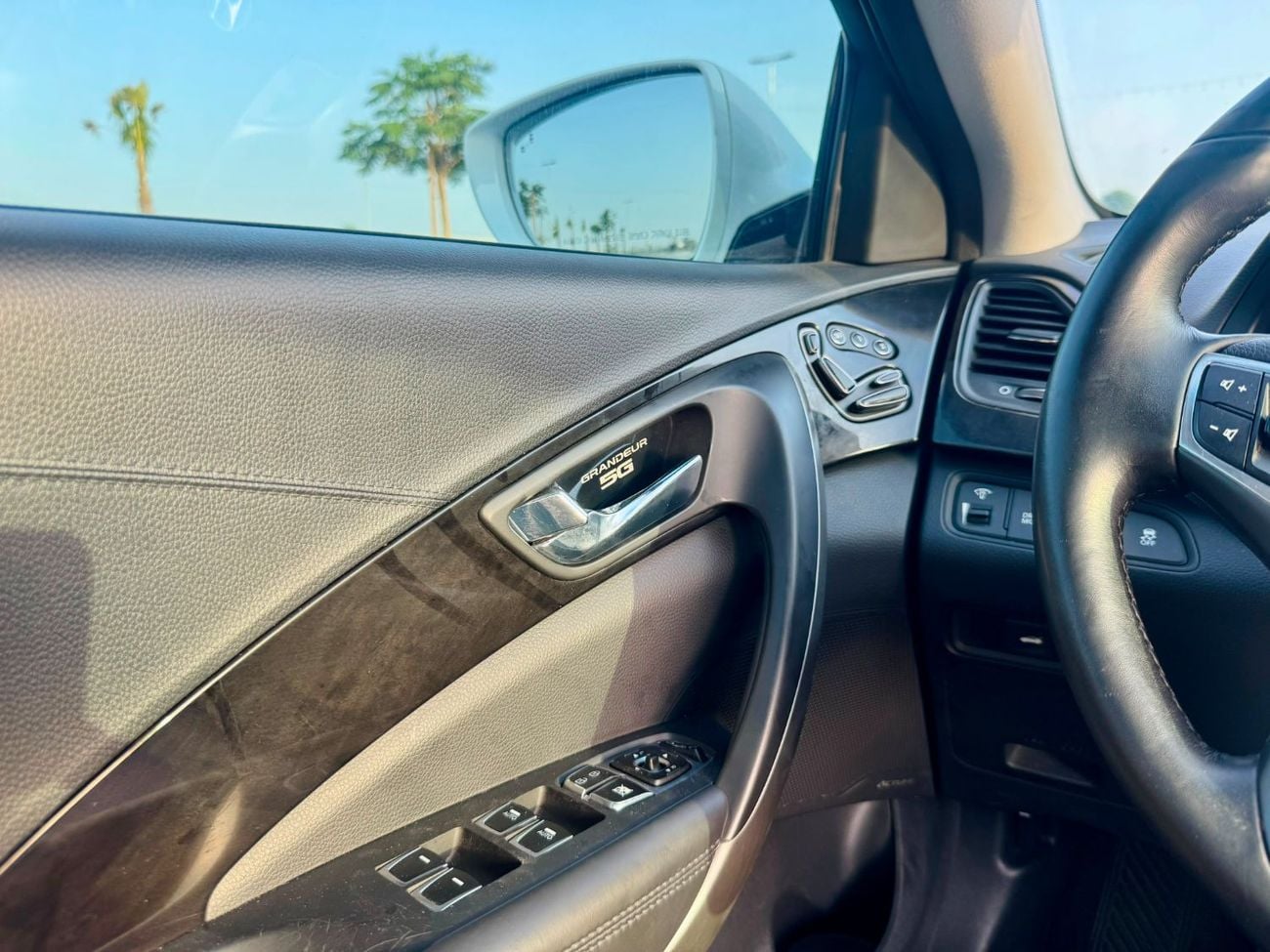 Hyundai Grandeur STD (NON GCC) Hyundai Grandeur / Azera 2015 New Shape | Top Line | Korean Specs | Clean Title