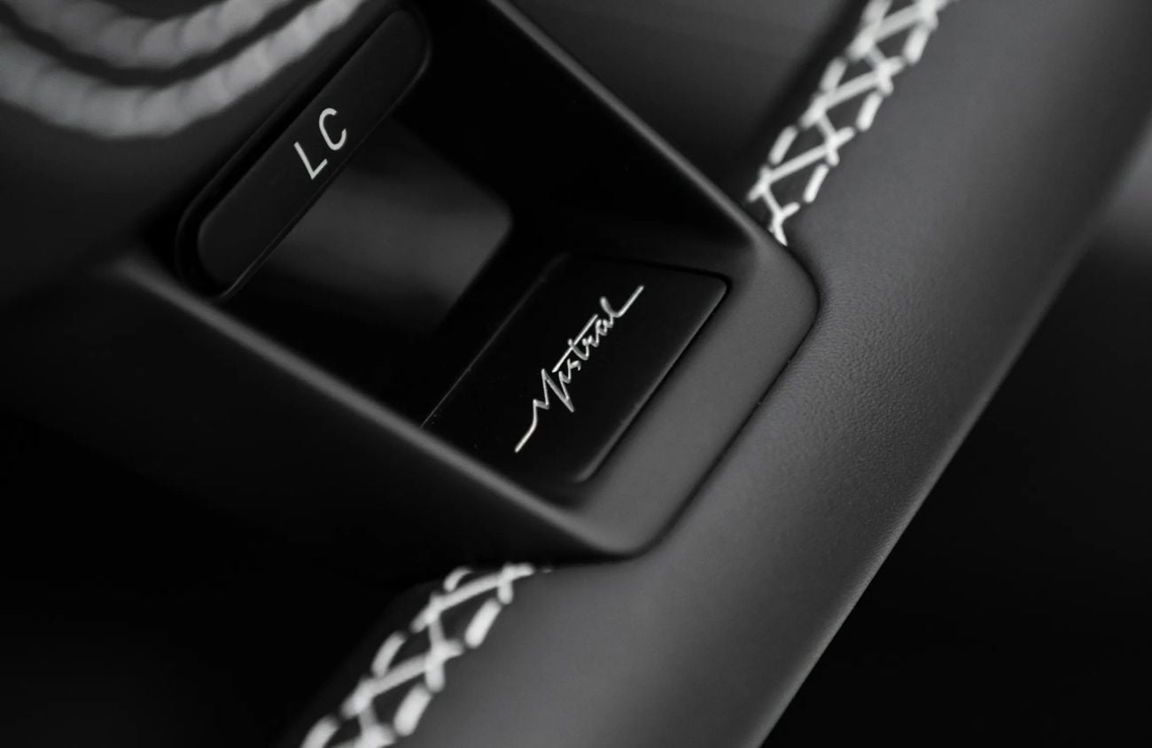 بوغاتي ميسترال W16 رودستر 8.0L W16 Quad-Turbocharged Engine