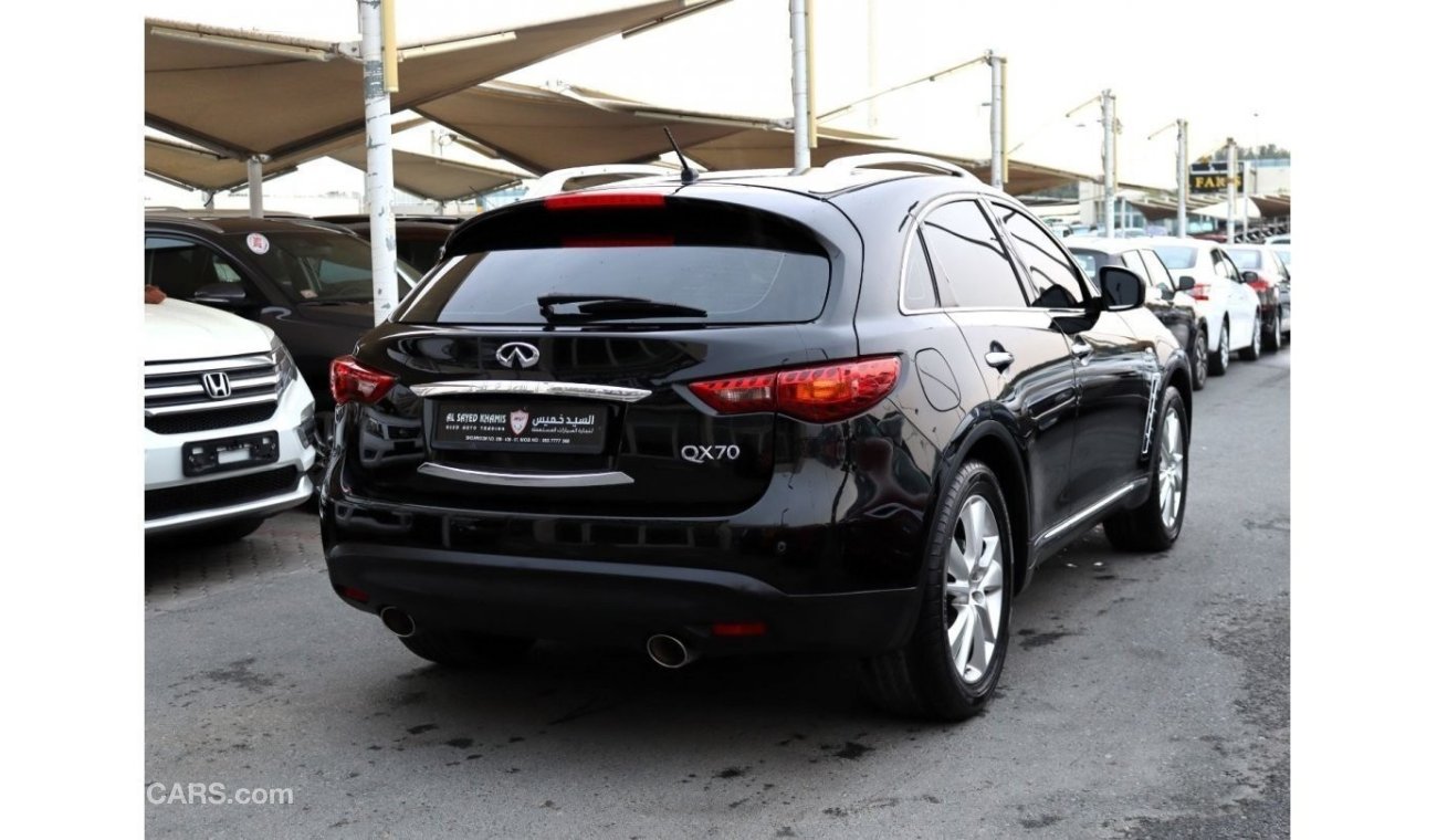 Infiniti QX70 Luxury ACCIDENTS FREE - GCC - FULL OPTION - PERFECT CONDITION INSIDE OUT