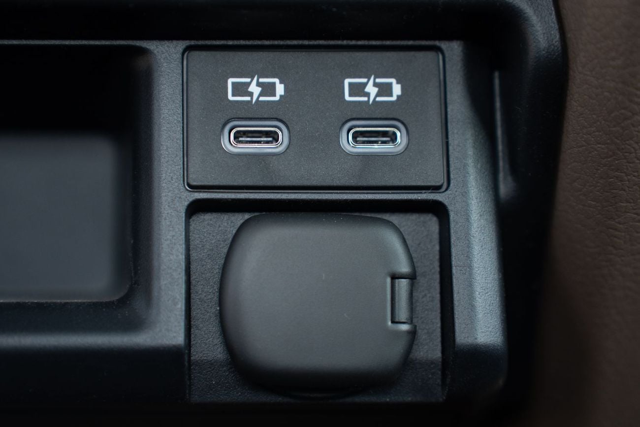 تويوتا لاند كروزر Toyota Land Cruiser Pickup LC79  S-C (4.0L  P A-T M-2025