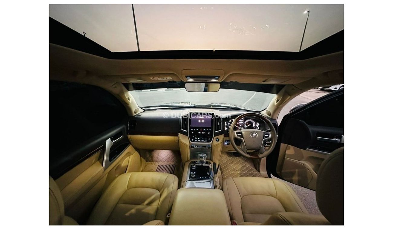 Toyota Land Cruiser VX SAHARA 2016 | RIGHT-HAND DRIVE | PUSH START | DIESEL 4.5L 7 SEATS | SUNROOF | REAR TV | BEST PRIC