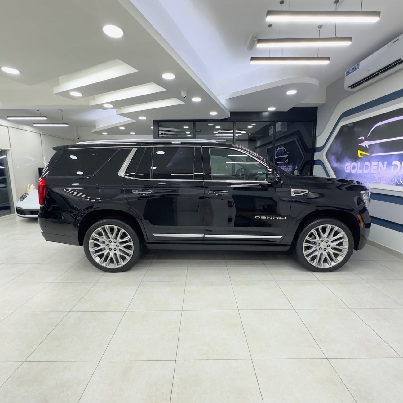 GMC Yukon DENALI GMC Yukon Denali