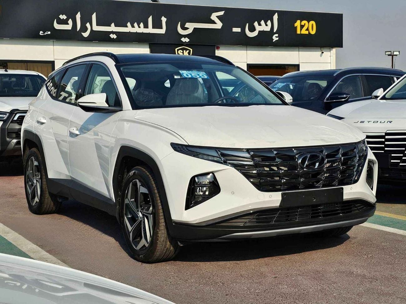هيونداي توسون 1.6L V4 PETROL / PUSH START / DVD CAMERA / PANORAMIC ROOF / FULL OPTION  (CODE# TC16FO)