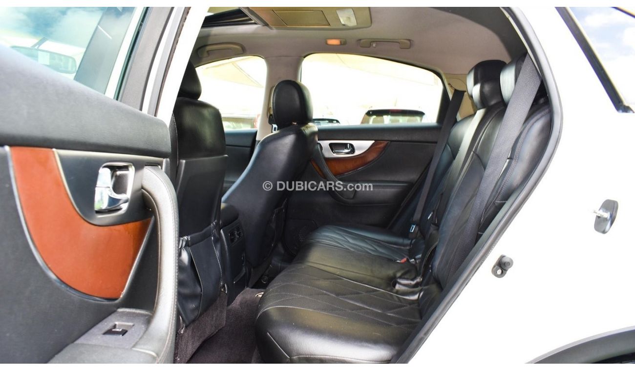Infiniti FX50 2009 GCC model, fingerprint slot, rear camera, leather, cruise control, sensor wheels, in excellent