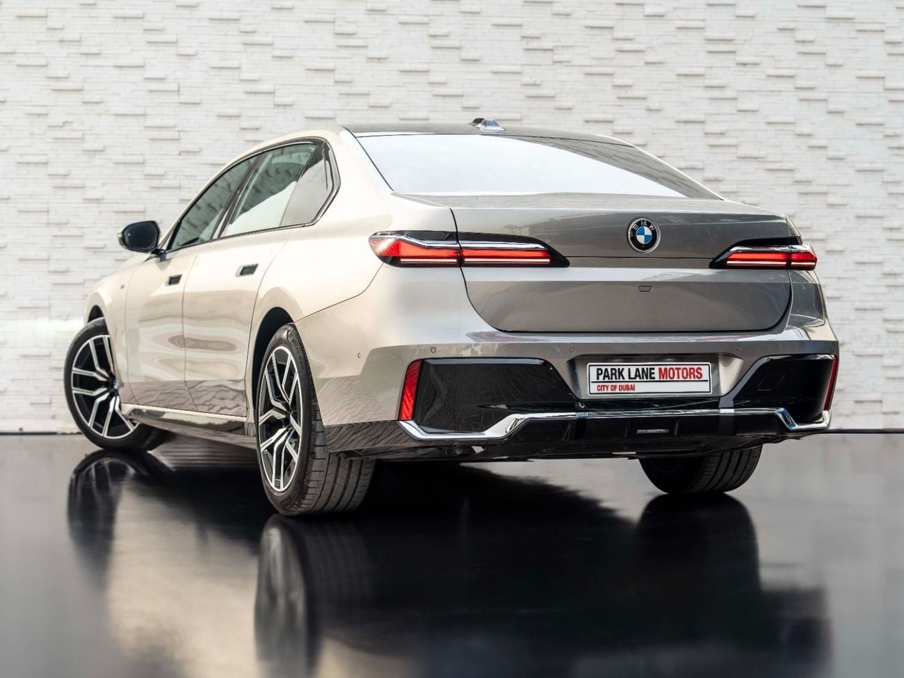 بي أم دبليو 735i LUXURY