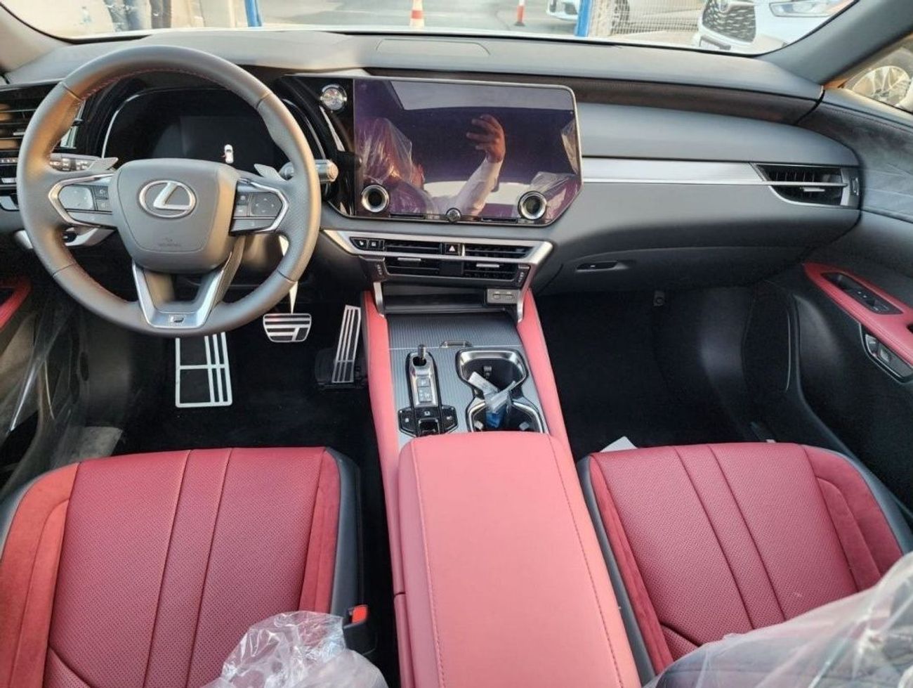 لكزس RX 500h لكزس RX500h F-Sport 2.4 لتر هايبرد ، CUV ، دفع رباعي ، 5 أبواب الميزات: 360 كاميرا ، رادار ، مثبت ال