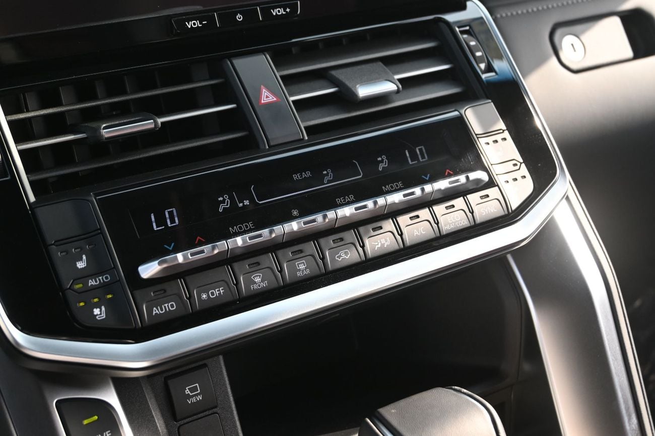 Toyota Land Cruiser GR SPORT 2025 Toyota Land Cruiser GR-Sport Saudi 3.5L Twin Turbo + Hybrid V6 4WD