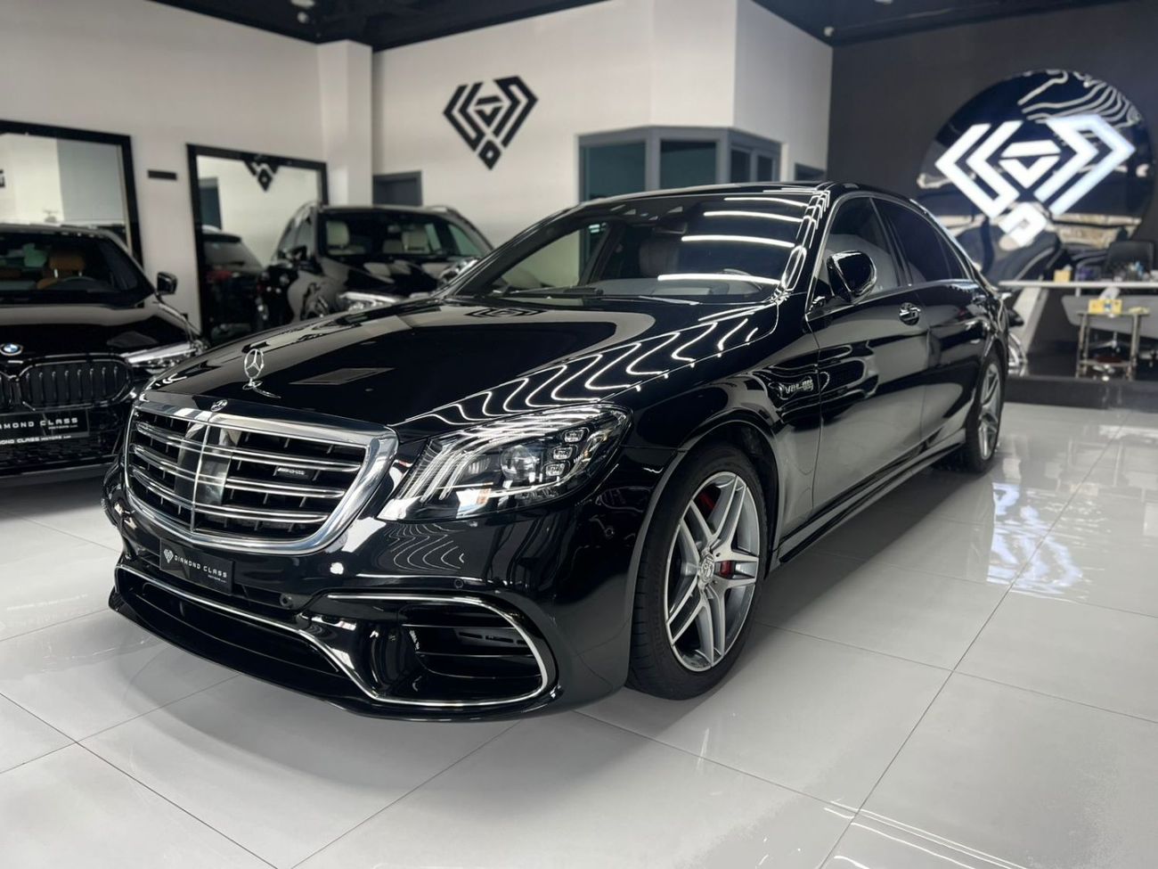 Mercedes-Benz S 560 Std 4.0L (469 HP)