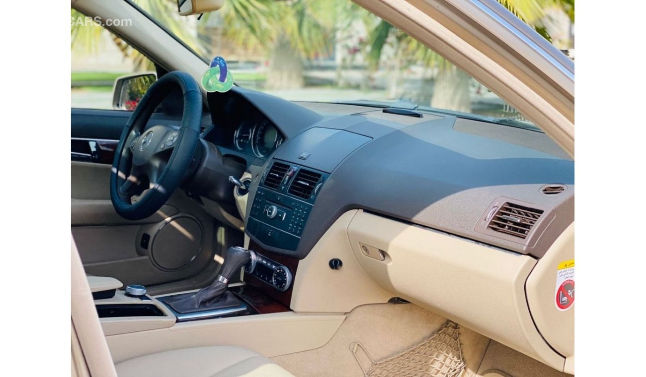 Mercedes-Benz C 200 Mercedes - BENZ C200 KOMPRESSOR || GCC || Very Well Maintained