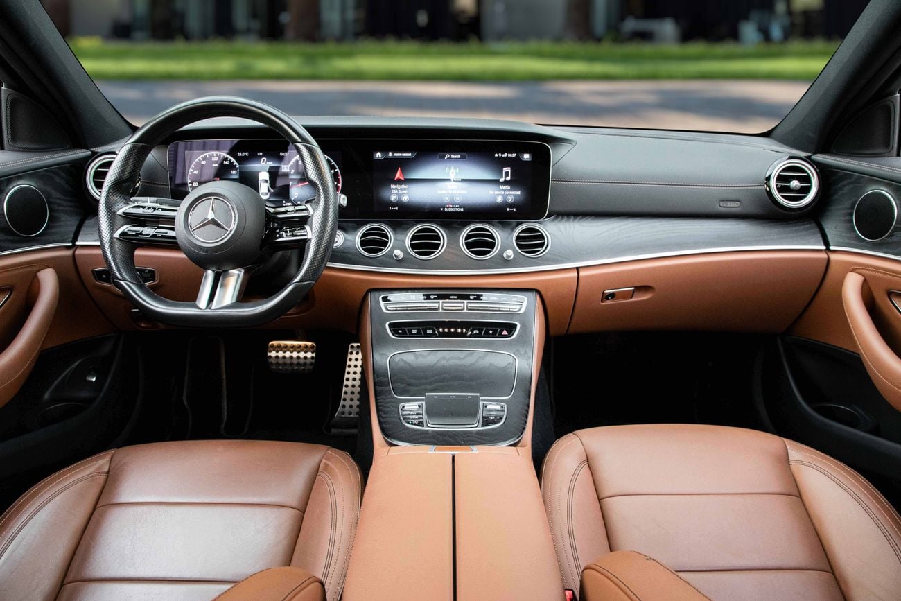 Mercedes-Benz E300 E300 | 3,917 P.M | 0% Downpayment | LOW KM | IMMACULATE!