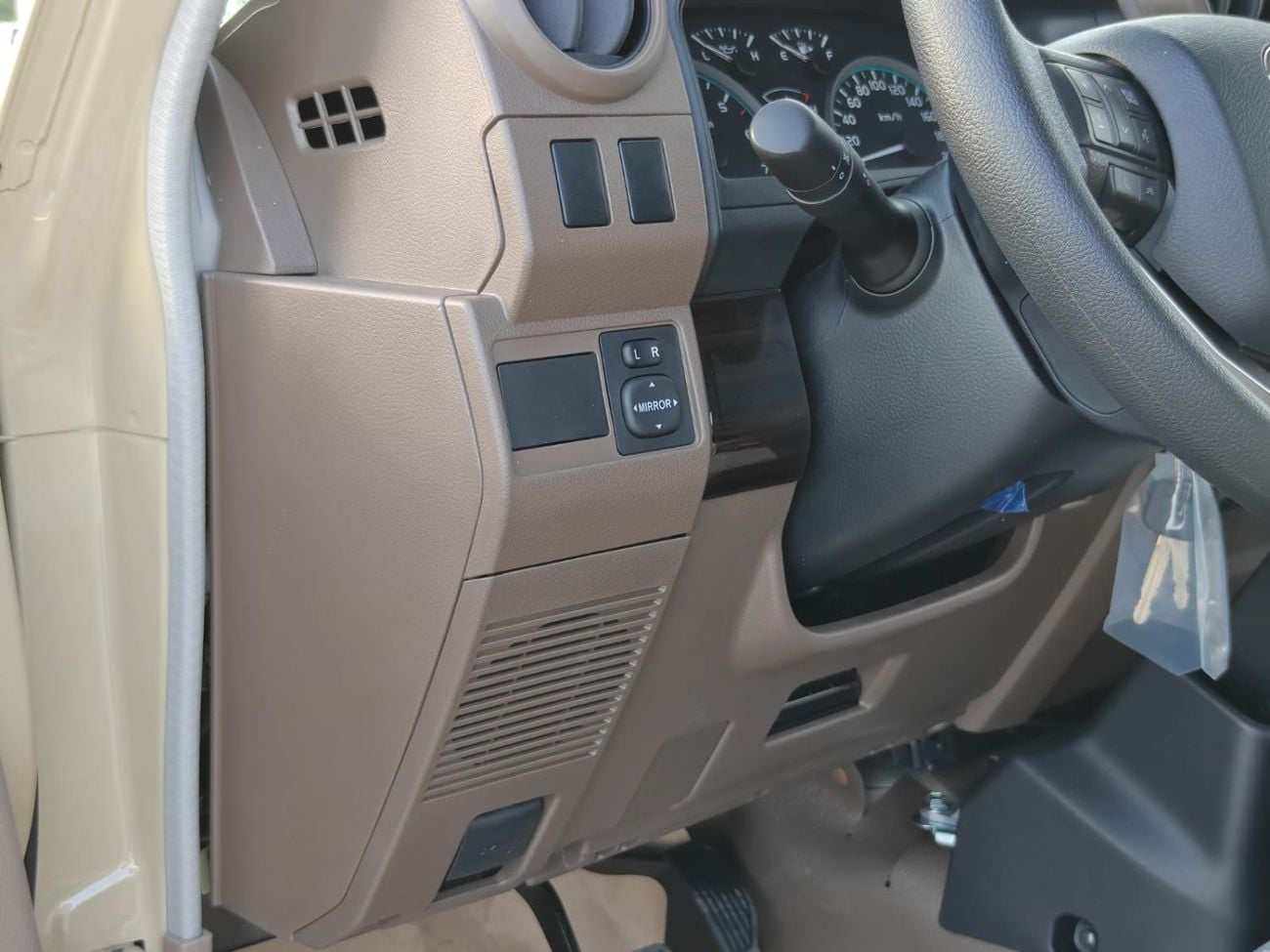 تويوتا لاند كروزر بيك آب 2026 TOYOTA LC 79 PICKUP 4L PETROL DOUBLE CABIN AT