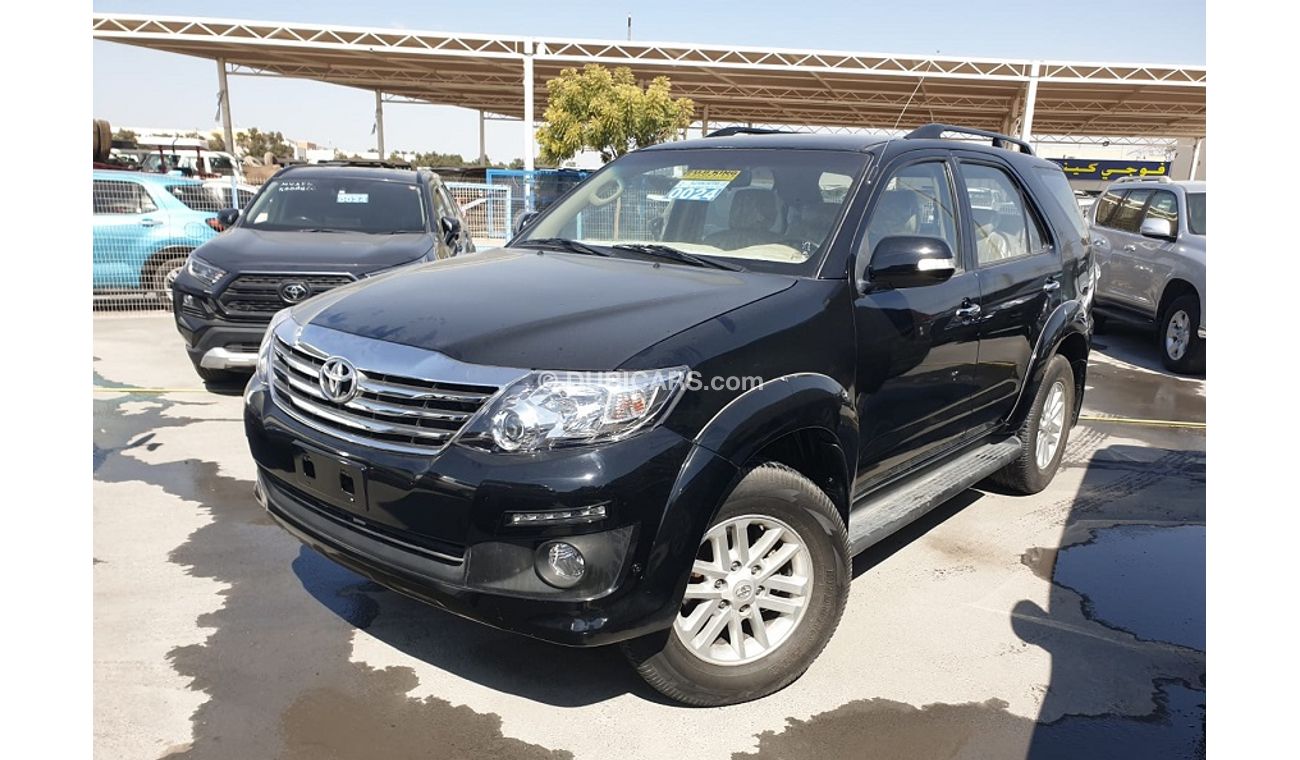 تويوتا فورتونر 2.7L SUV 4WD (PETROL)