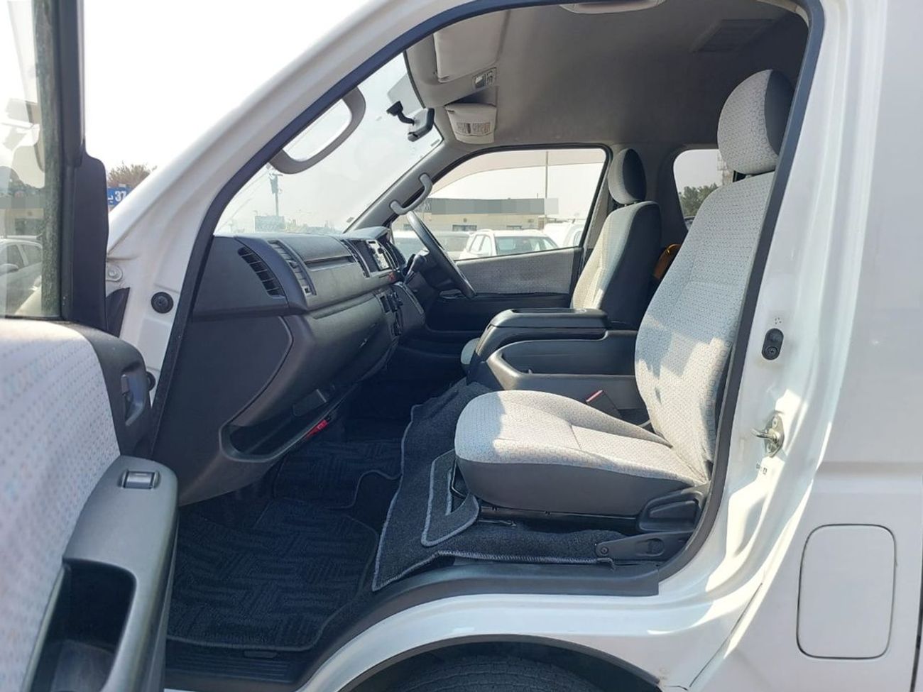 Toyota Hiace TOYOTA HIACE COMMUTER VAN RHD 2015 MODEL 2.7 L PETROL AUTOMATIC(PM07411)