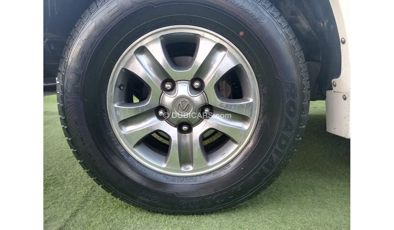 Lexus LX 470 Imported from Japan, model 2001, leather hatch, cruise control, in excellent condition, you do not n