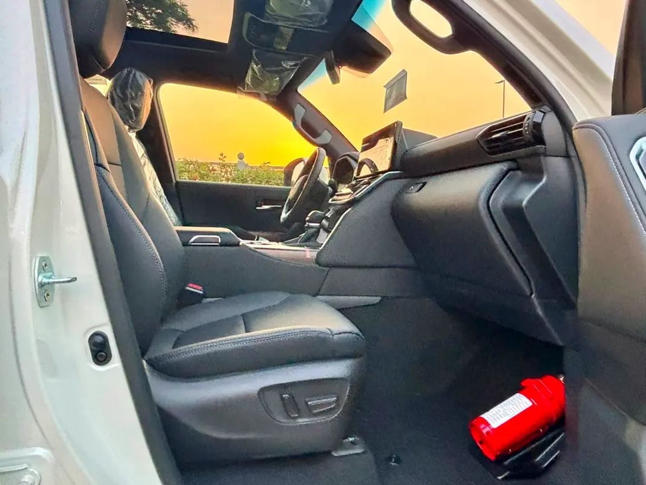 تويوتا لاند كروزر GXR 4.0L V6 - Brand GCC Specs