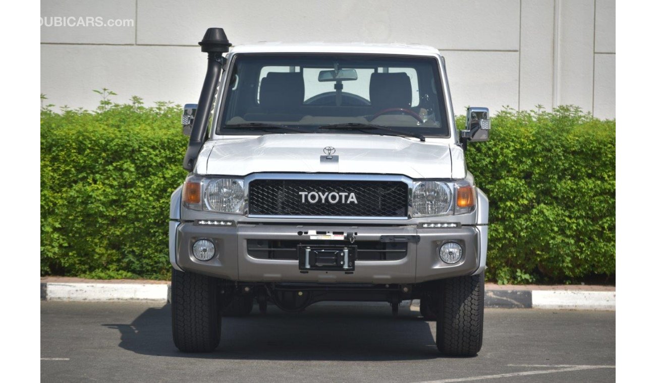 تويوتا لاند كروزر بيك آب 79 DOUBLE CAB PICKUP LIMITED LX V6 4.0L PETROL MANUAL TRANSMISSION