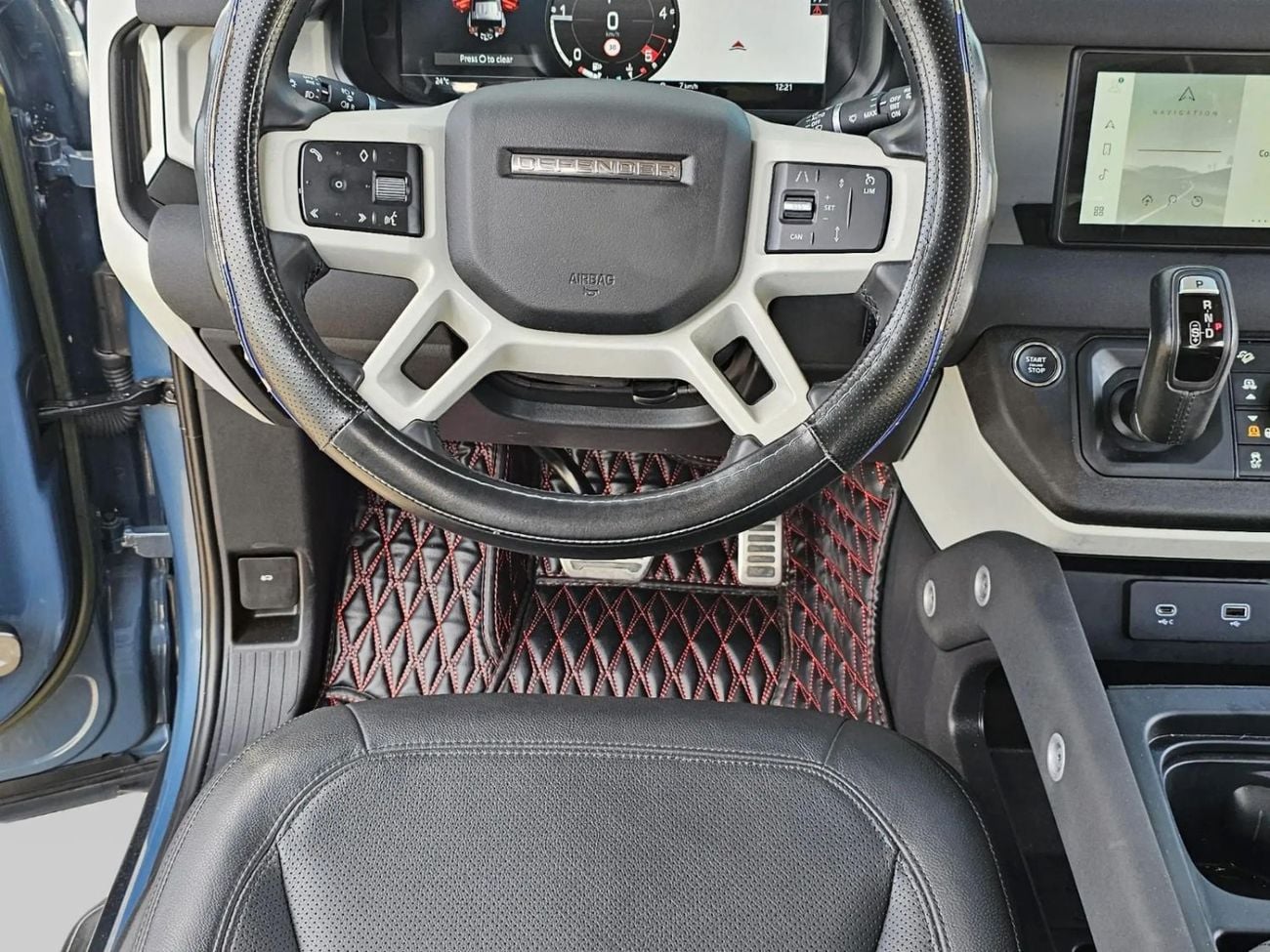 Land Rover Defender D300 Lhd 3.0L Diesel engine 4WD Automatic Gear 5seats 5 Doors